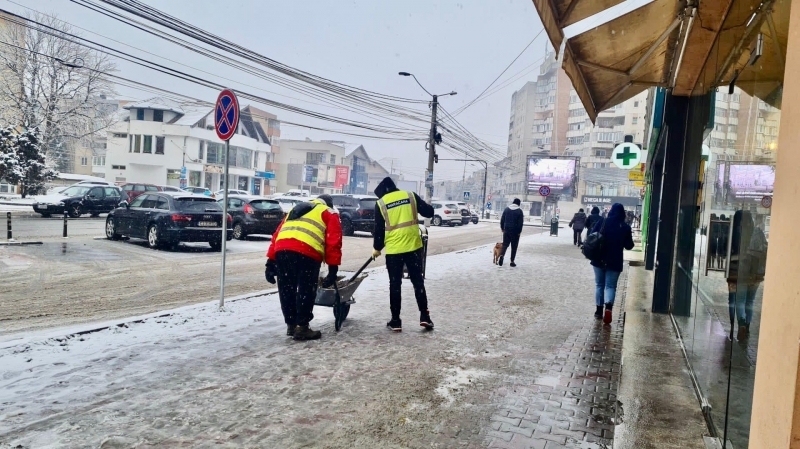 Primăria TURDA - Prima zăpadă din acest an a mobilizat echipele de intervenție de la primele ore ale dimineții