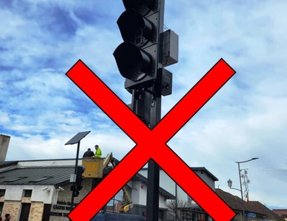 Ca orice minune și la Câmpia Turzii ține 3 zile!  I-au murit semafoarele la ...centru !!!