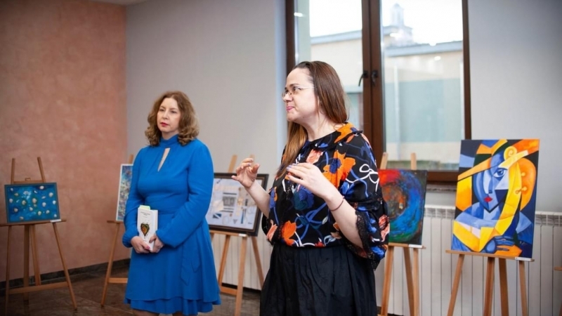 Sâmbătă, 4 martie 2023 a avut loc vernisajul expozitiei de arte plastice ,,Caleidoscop