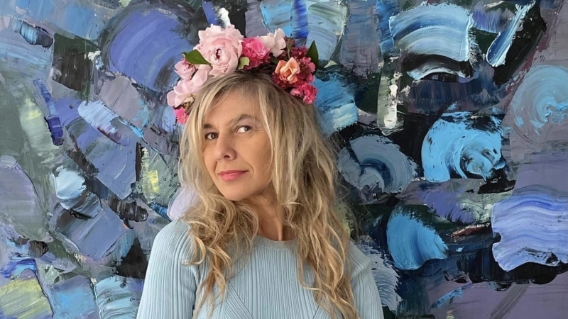 Petra Marian din Câmpia Turzii, locuiește la Paris - A creat o colecție 101 măști artistice, inspirată din creații ale unor maeștri și nu numai