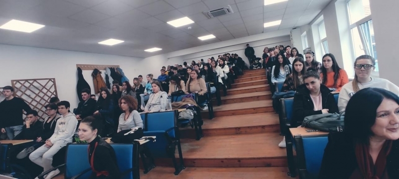 Prof. Daniela GIURGIU - Astăzi a avut loc în Amfiteatrul Nou al Colegiului Tehnic „Victor Ungureanu” conferința de lansare a Clubului Civic al elevilor
