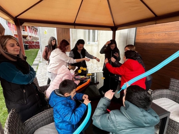 Asociația Autismct Câmpia Turzii - Astăzi, de Ziua Internațională a FERICIRII am sărbătorit în stil mare!!!