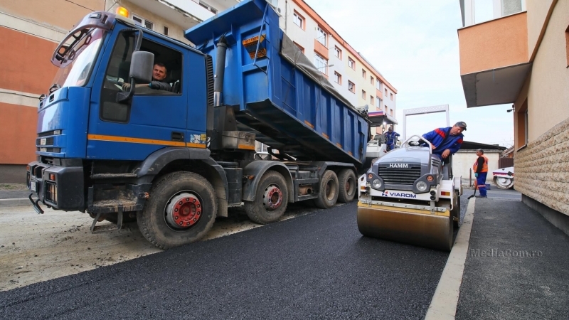 Cristian MATEI - “Odată ce vremea ne-a permis, am reluat lucrările de asfaltare pe care le-am întrerupt în sezonul rece“