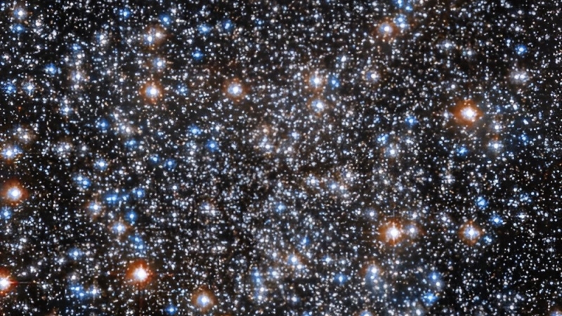 Telescopul Hubble uimeşte cu o nouă imagine strălucitoare a unui roi stelar