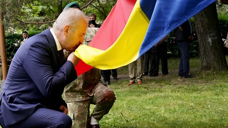 Vasile DÎNCU - Se împlinesc, astăzi, 175 de ani de când Guvernul provizoriu al Ţării Româneşti stabilea, prin Decretul nr. 1 din 14/26 iunie 1848, drept drapel flamura în culori – albastru, galben, roşu