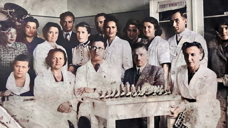 Anul 1942, donatorii de sânge de la Industria Sârmei Uzinele Câmpia Turzii, sânge destinat soldaților răniți în război.