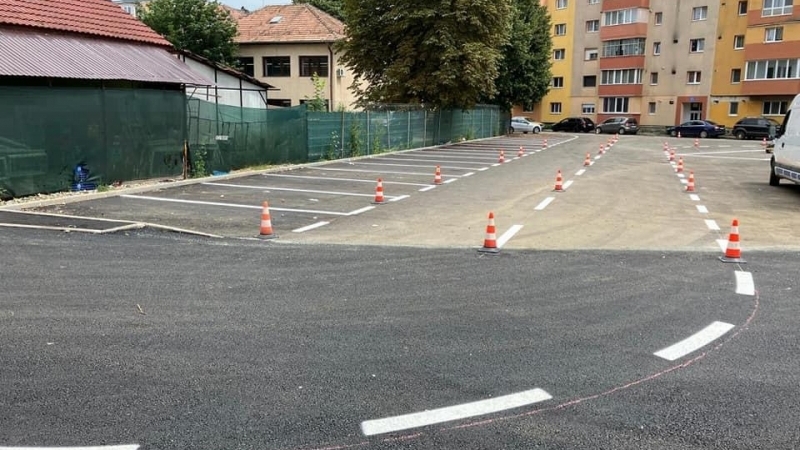 Încă două parcări finalizate în cartierul Blocuri