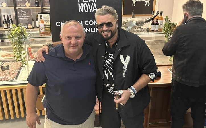 Transylvania Steakhouse - Burgerul de 6.200 de euro vândut la Cluj, cumpărat de Cătălin Botezatu. Designerul a plătit un avans 