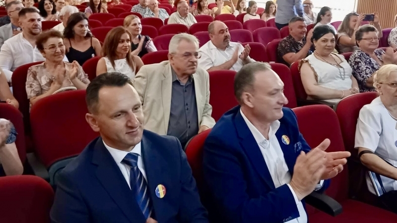 Alexandru Cordoș, secretar general PSD Cluj, și Florentin Burz, subprefectul județului Cluj, alături de comunitatea din Viișoara la 100 de ani de identitate și tradiție