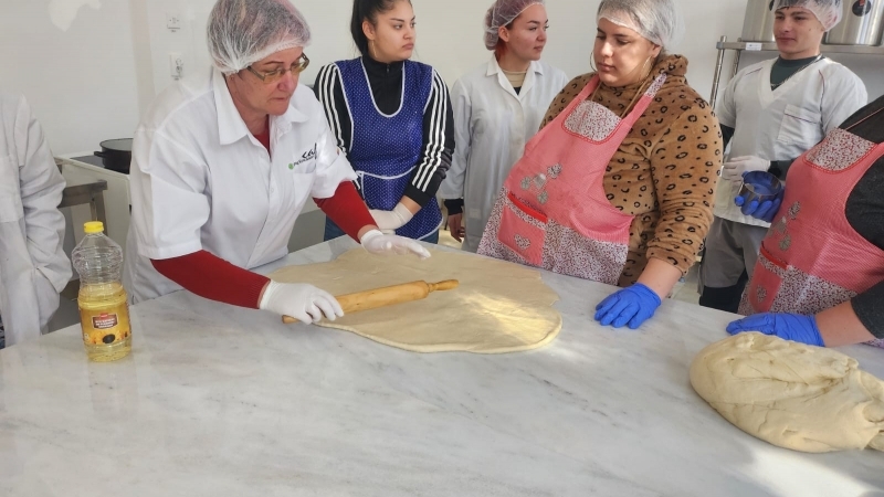 „Educație și competențe prin stagii de practică” – model de parteneriat real între școală și piața muncii la Turda