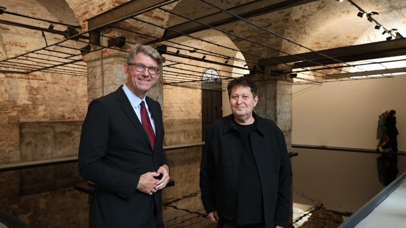 Ministrul de stat Weimer despre Bienala de la Veneția  „Pavilionul German este unul dintre punctele de atracție ale Bienalei. Solidaritate cu artiștii israelieni la Veneția.”