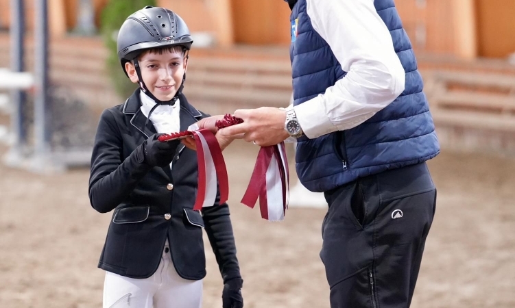 Turdeanul Ayan Nicoară impresionează în sportul ecvestru: locul I la Summer Tour 163 Plopi
