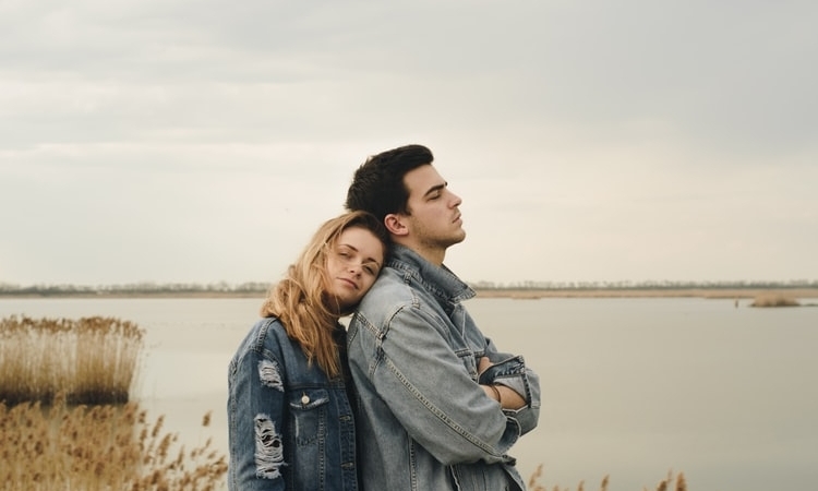 Cum să te iubești pe tine, încă din adolescență, pentru a avea relații sănătoase