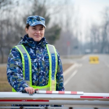 E3FACE8F-AC94-460F-8D95-894ACE890E67