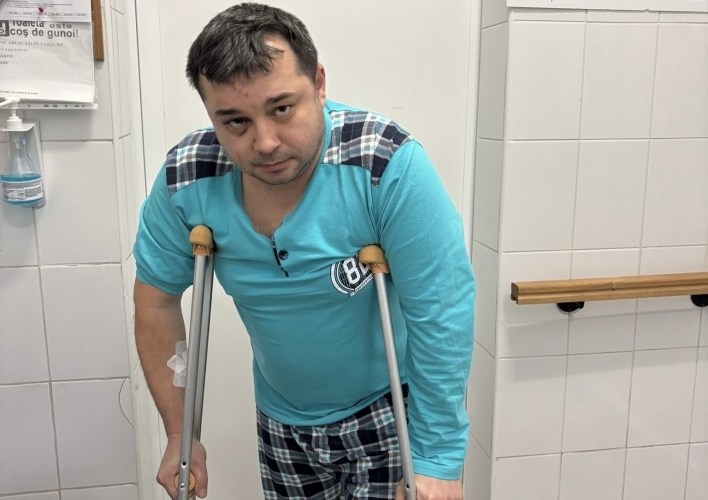 Un tânăr de 20 de ani, chef bucătar în Spania, venit acasă în vacanță, se află internat la Spitalul Municipal din Câmpia Turzii, în urma unei agresiuni încadrate la „lovire și alte violențe”.