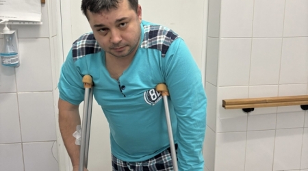 Un tânăr de 20 de ani, chef bucătar în Spania, venit acasă în vacanță, se află internat la Spitalul Municipal din Câmpia Turzii, în urma unei agresiuni încadrate la „lovire și alte violențe”.