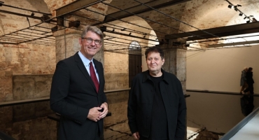 Ministrul de stat Weimer despre Bienala de la Veneția  „Pavilionul German este unul dintre punctele de atracție ale Bienalei. Solidaritate cu artiștii israelieni la Veneția.”
