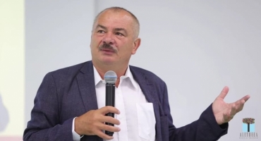 Mircea Miclea - „Școala nu este anticamera distracției, ci anticamera muncii”