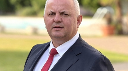 „Viața oamenilor nu are culoare politică”. Avram M. Gal lansează un apel public pentru asigurarea unui medic pe Ambulanța din Câmpia Turzii